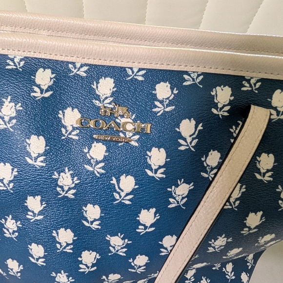 Coach Badlands Floral (Blue/White) Zip Tote Handbag - Picture 2 of 15